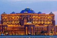 Hotels providing free breakfast and parking options