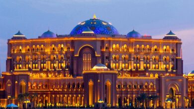 Hotels providing free breakfast and parking options